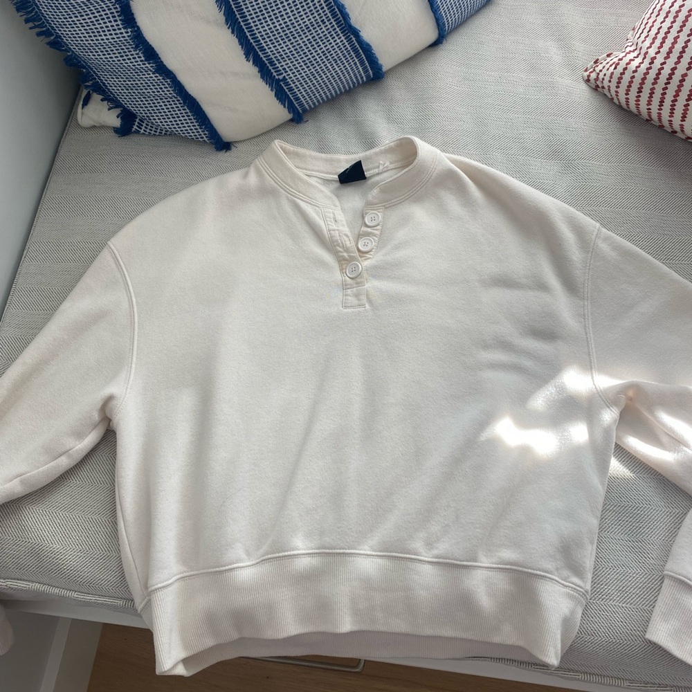 Pacsun Henly top/sweatshirt. Size Medium